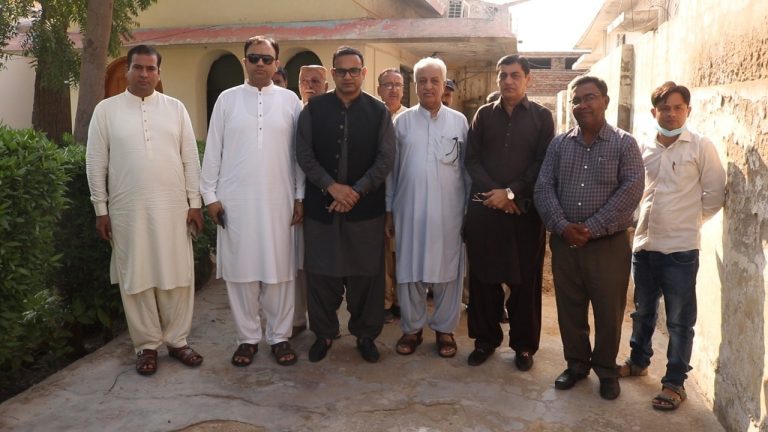 Pakistan Hindu Council distributed ration bags among flood affectees & further organized a mobile medical camp in Matiyari, Oderolal & Saeedpur.  #PakistanHinduCouncil #FloodRelief #Matiyari #Oderolal #Saeedpur