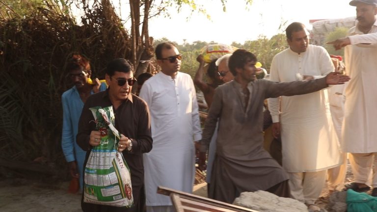 Pakistan Hindu Council distributed ration bags among flood affectees & further organized a mobile medical camp in Matiyari, Oderolal & Saeedpur.  #PakistanHinduCouncil #FloodRelief #Matiyari #Oderolal #Saeedpur